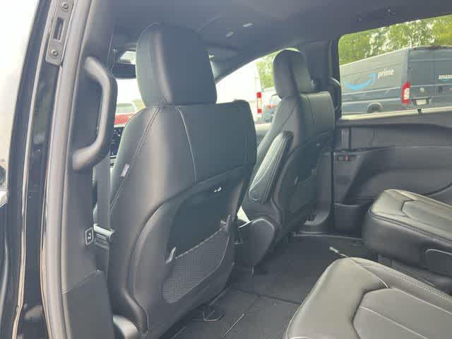 2027 Chrysler Pacifica PACIFICA SELECT AWD