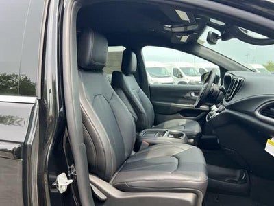 2027 Chrysler Pacifica PACIFICA SELECT AWD