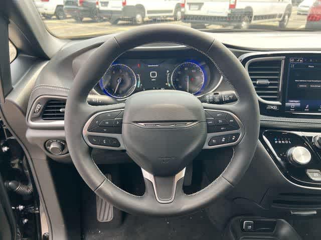 2027 Chrysler Pacifica PACIFICA SELECT AWD