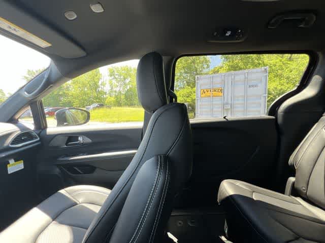 2027 Chrysler Pacifica PACIFICA SELECT AWD
