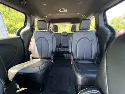 2027 Chrysler Pacifica PACIFICA SELECT AWD