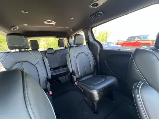 2027 Chrysler Pacifica PACIFICA SELECT AWD