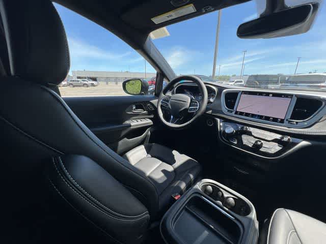 2027 Chrysler Pacifica PACIFICA SELECT AWD