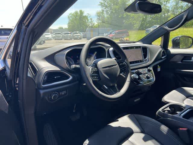 2027 Chrysler Pacifica PACIFICA SELECT AWD