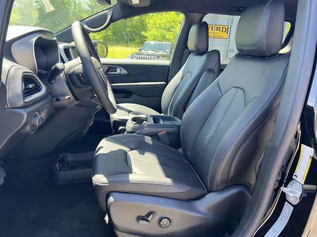 2027 Chrysler Pacifica PACIFICA SELECT AWD