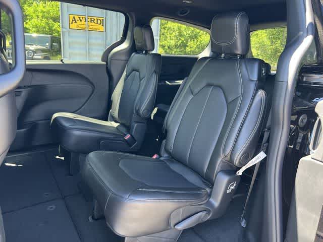 2027 Chrysler Pacifica PACIFICA SELECT AWD