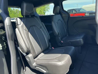 2027 Chrysler Pacifica PACIFICA SELECT AWD