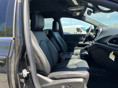 2027 Chrysler Pacifica PACIFICA SELECT AWD