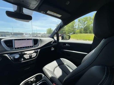2027 Chrysler Pacifica PACIFICA SELECT AWD