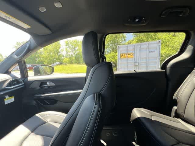 2027 Chrysler Pacifica PACIFICA SELECT AWD