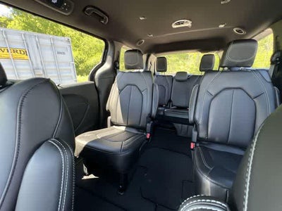 2027 Chrysler Pacifica PACIFICA SELECT AWD