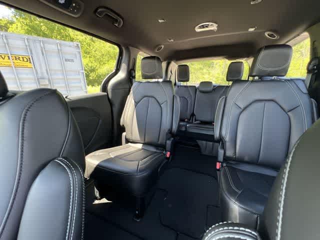 2027 Chrysler Pacifica PACIFICA SELECT AWD