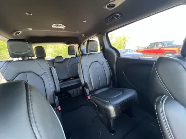 2027 Chrysler Pacifica PACIFICA SELECT AWD