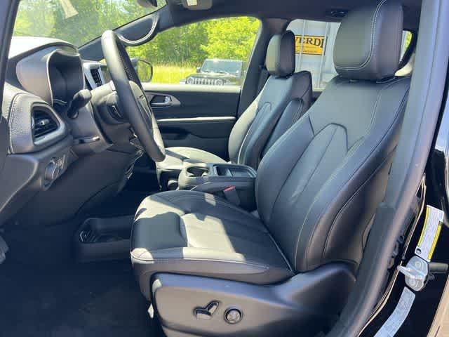 2027 Chrysler Pacifica PACIFICA SELECT AWD