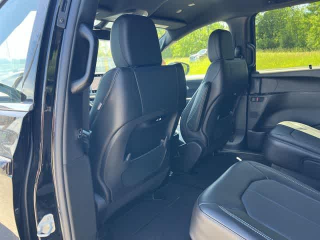 2027 Chrysler Pacifica PACIFICA SELECT AWD