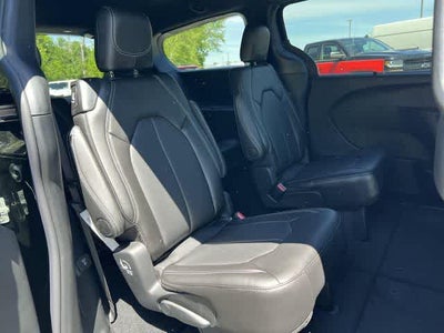 2027 Chrysler Pacifica PACIFICA SELECT AWD