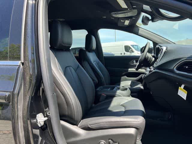 2027 Chrysler Pacifica PACIFICA SELECT AWD
