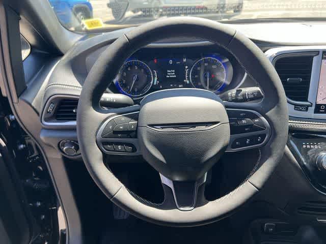 2027 Chrysler Pacifica PACIFICA SELECT AWD