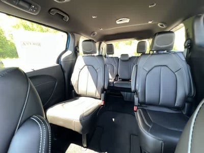 2027 Chrysler Pacifica PACIFICA SELECT AWD