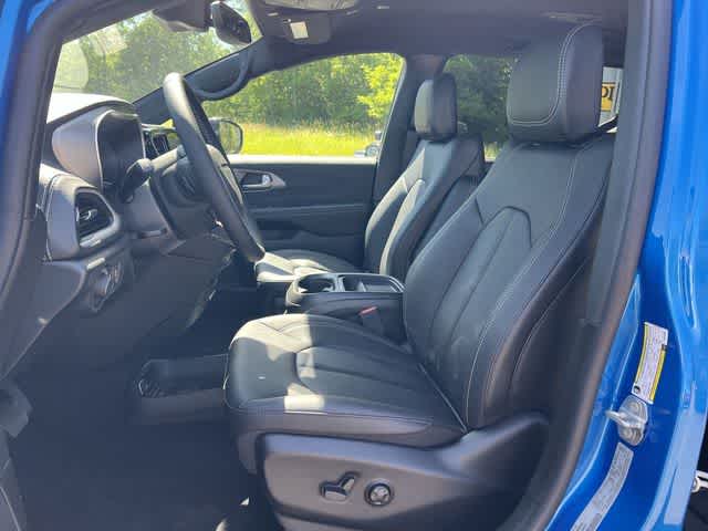 2027 Chrysler Pacifica PACIFICA SELECT AWD