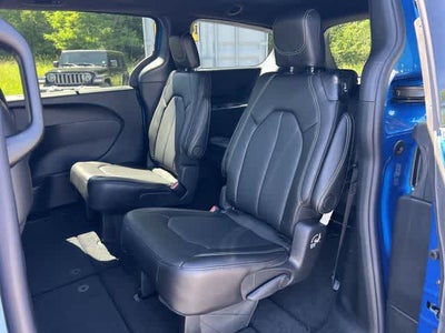 2027 Chrysler Pacifica PACIFICA SELECT AWD