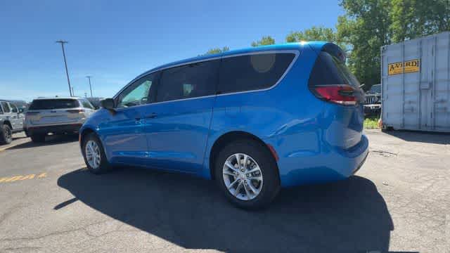 2027 Chrysler Pacifica PACIFICA SELECT AWD