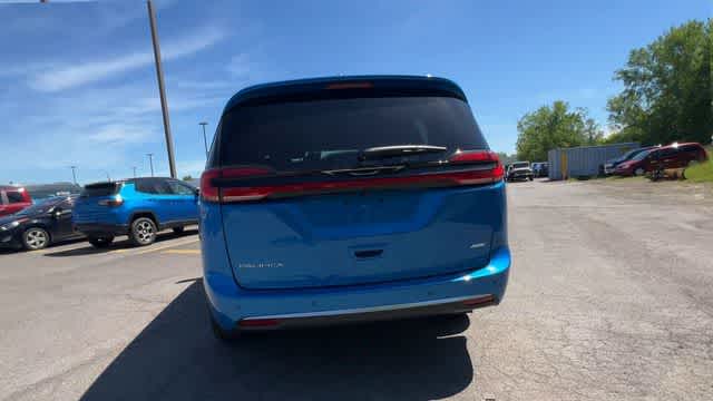 2027 Chrysler Pacifica PACIFICA SELECT AWD