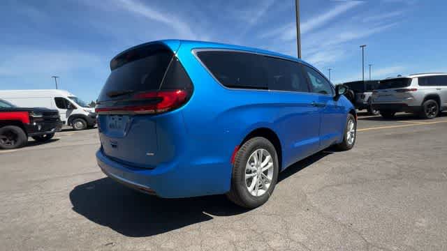2027 Chrysler Pacifica PACIFICA SELECT AWD