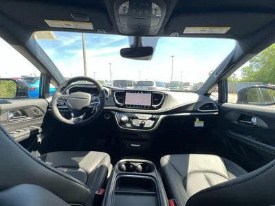 2027 Chrysler Pacifica PACIFICA SELECT AWD