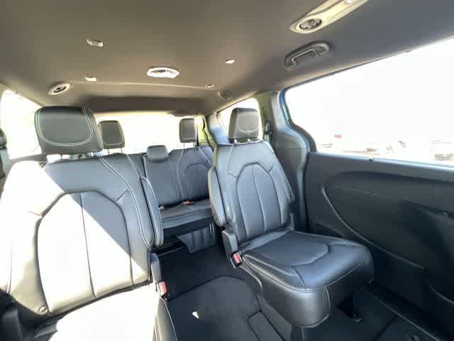 2027 Chrysler Pacifica PACIFICA SELECT AWD