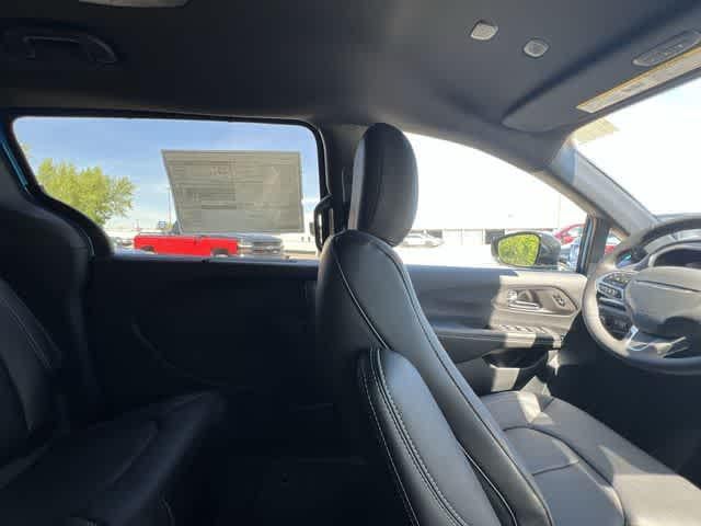 2027 Chrysler Pacifica PACIFICA SELECT AWD