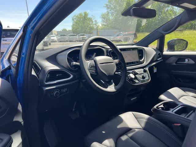 2027 Chrysler Pacifica PACIFICA SELECT AWD