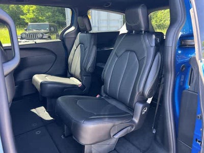 2027 Chrysler Pacifica PACIFICA SELECT AWD
