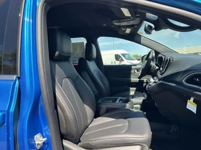 2027 Chrysler Pacifica PACIFICA SELECT AWD