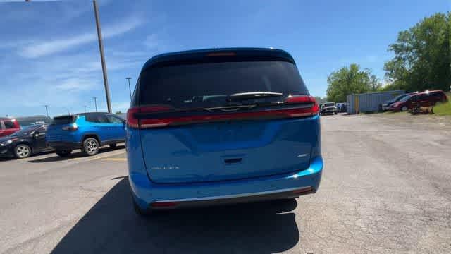 2027 Chrysler Pacifica PACIFICA SELECT AWD