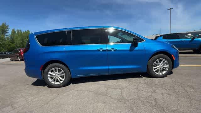 2027 Chrysler Pacifica PACIFICA SELECT AWD