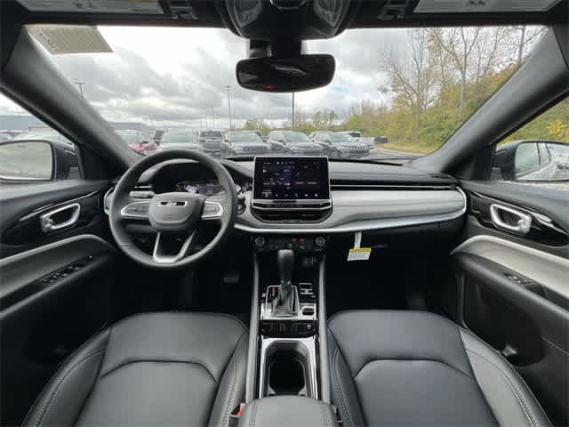 2025 Jeep Compass COMPASS LIMITED 4X4