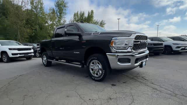 2020 RAM 2500 Tradesman Crew Cab 4x4 6'4' Box