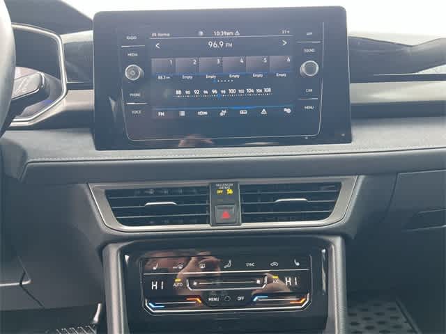 2025 Volkswagen Taos 1.5T SE Black