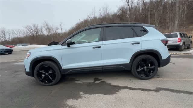 2025 Volkswagen Taos 1.5T SE Black