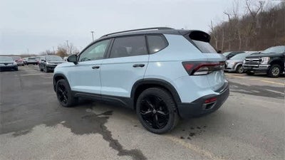 2025 Volkswagen Taos 1.5T SE Black