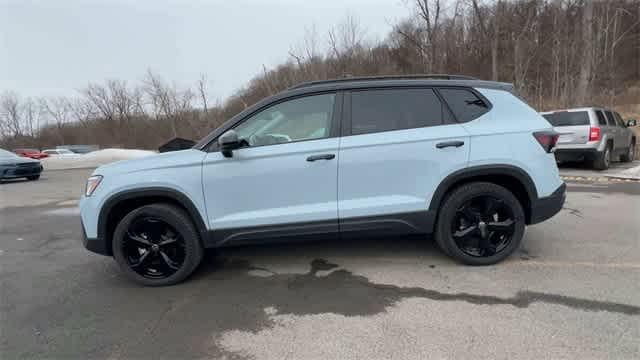 2025 Volkswagen Taos 1.5T SE Black