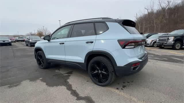 2025 Volkswagen Taos 1.5T SE Black