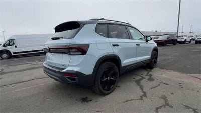 2025 Volkswagen Taos 1.5T SE Black