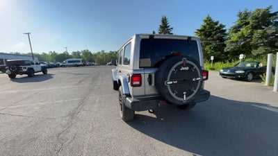 2020 Jeep Wrangler Unlimited Sahara Altitude