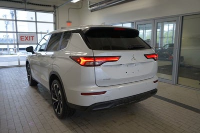 2022 Mitsubishi Outlander ES