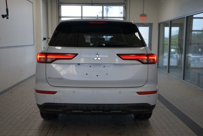 2022 Mitsubishi Outlander ES