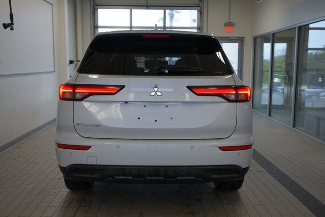 2022 Mitsubishi Outlander ES