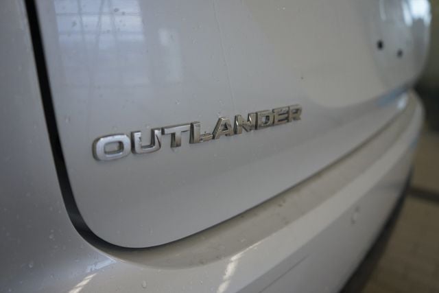 2022 Mitsubishi Outlander ES
