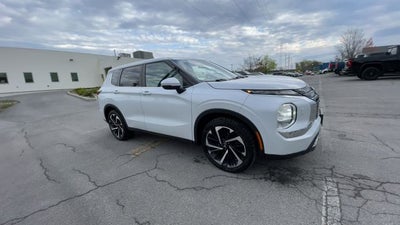 2022 Mitsubishi Outlander ES